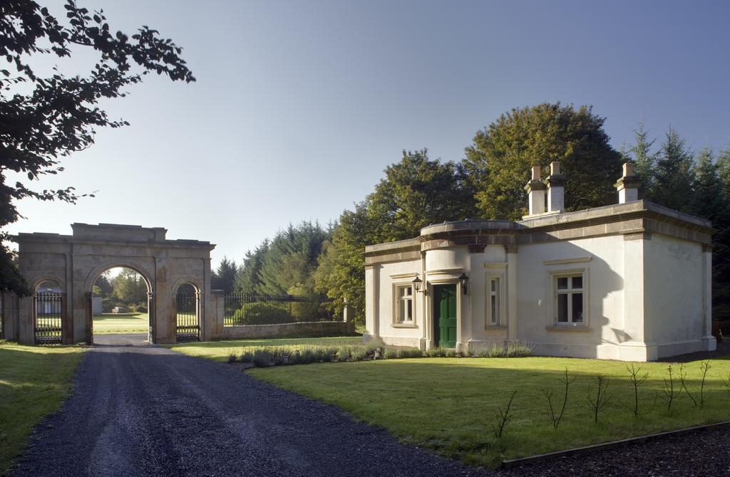 Triumphal Arch Lodge Creagh エクステリア 写真